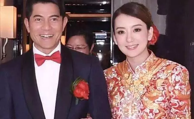 熊黛林曬雙胞胎一周歲萌照,疑暗諷郭富城三年抱兩都生女兒!