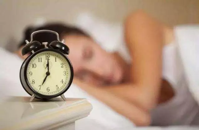 運動一定有助於睡眠嗎?簡單的睡前操,讓你一分鐘擁有整晚好睡眠