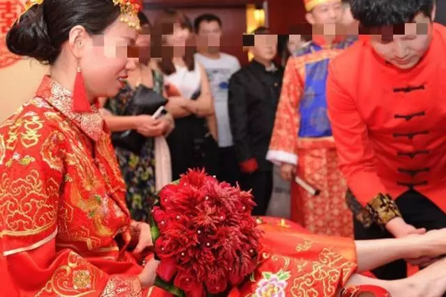 剛結完婚第二天老公就去送外賣,晚上回來,我跟他吵翻了天
