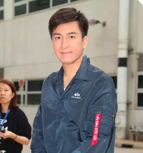 網民揭許志安與黃心穎疑暗交兩年,女方曾發文稱呼男方為兄弟!