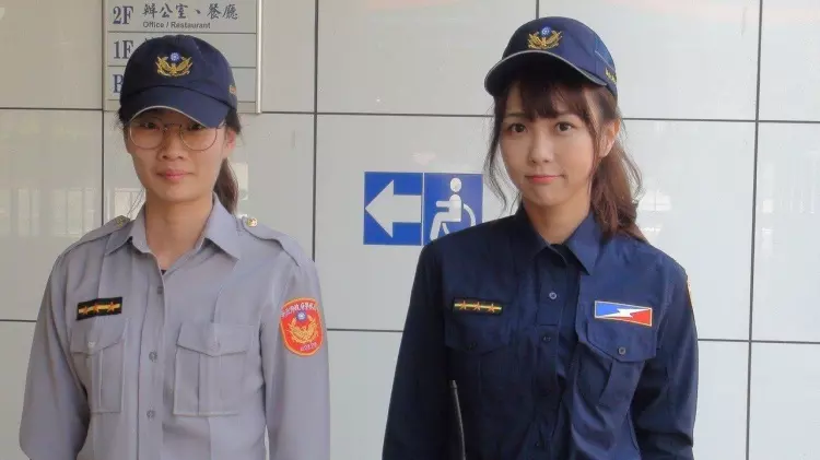 全國警察換新制服!驚見「天菜女警」撞臉「暗黑女神」網友:警界三上悠亞