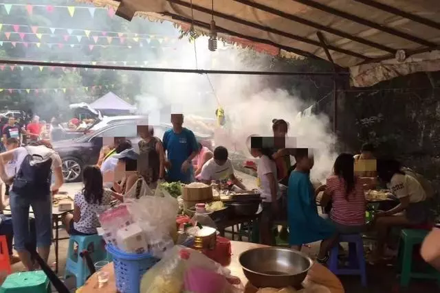 兒子出生,婆婆在老家辦酒席,每桌飯菜成本200,份子錢凈賺2萬