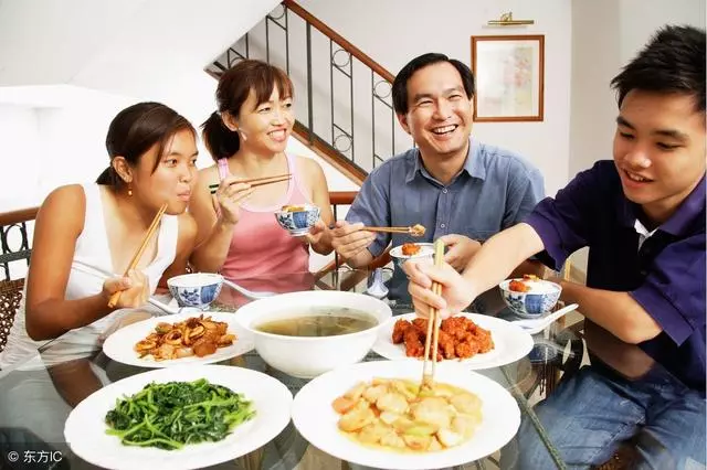 「沒結婚我憑什麼一定要改口叫你媽？」「就憑你非常喜歡我兒子」