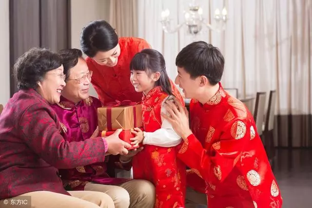 過年沒有給長輩磕頭,老公直接把我按地上,年沒過完,婚姻結束了