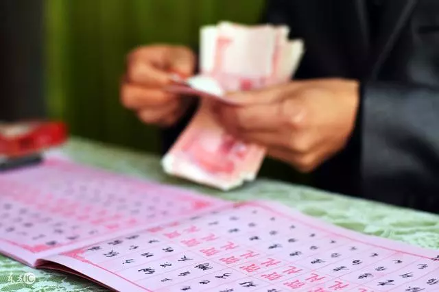 生了兒子,我好得意,因為滿月宴上兩萬禮金,婆婆把我趕回娘家