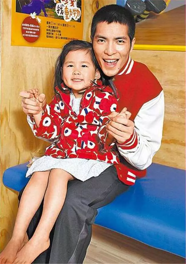蕭敬騰的女兒4歲了!孩子的媽竟是她?!滿滿的父愛讓人好生羨慕...