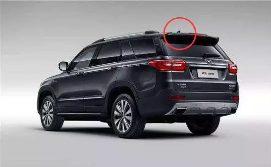 千萬不要小看汽車車頂上的「小尾巴」,很多司機都不知道,瞭解可以救命