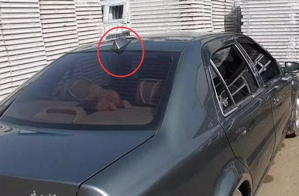 千萬不要小看汽車車頂上的「小尾巴」,很多司機都不知道,瞭解可以救命