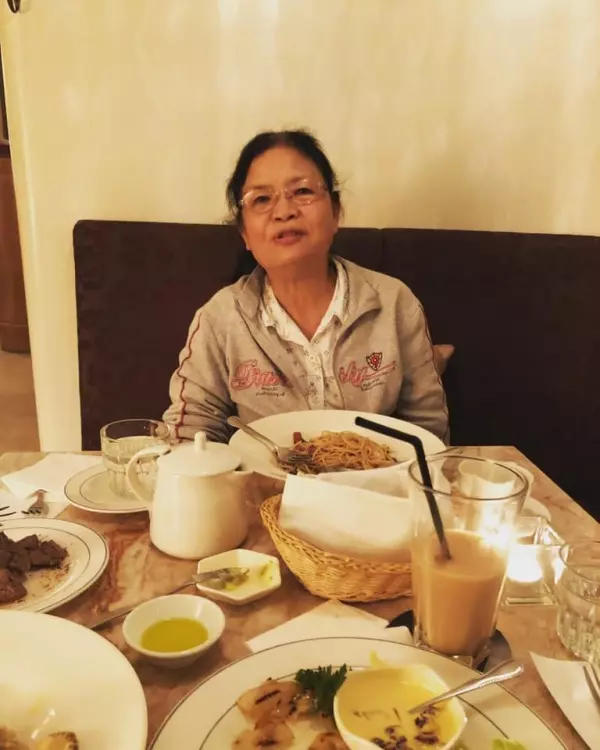 台灣美魔女!67歲阿嬤「穿日本和服賞櫻」連孫子都認不出 神級凍齡「皮膚根本20歲少女」