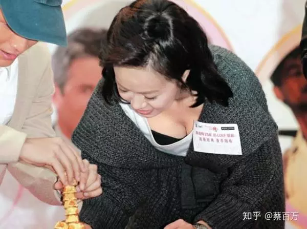 世界級姣精黃心淫何方神聖?為何專挑熟男人夫下手,連許志安都無法逃過