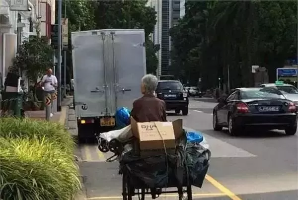 富人生活讓人羨慕,那你知道新加坡的窮人,是怎麼生活的嗎?