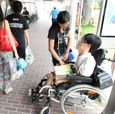富人生活讓人羨慕,那你知道新加坡的窮人,是怎麼生活的嗎?