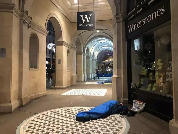 不要以為貧窮是因為懶惰,他的親身經歷告訴你:窮意味著毫無選擇~