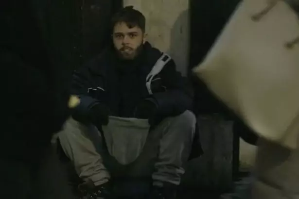 不要以為貧窮是因為懶惰,他的親身經歷告訴你:窮意味著毫無選擇~