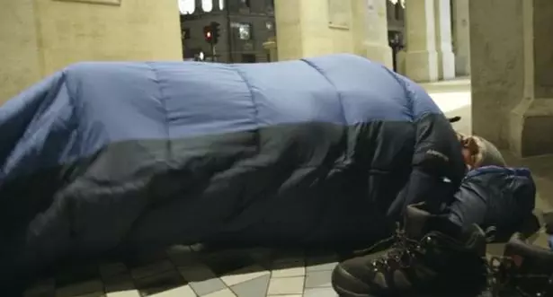 不要以為貧窮是因為懶惰,他的親身經歷告訴你:窮意味著毫無選擇~