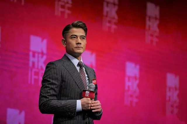 郭富城喜迎二胎,激動曬一家四口牽手照,配色透露寶寶性別,名字十分接地氣