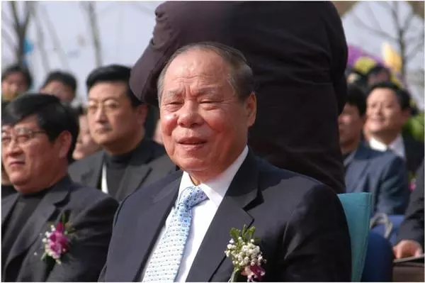 中國的利星行公司,牽出了馬來西亞兩位低調的「教父」~
