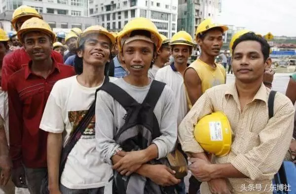 大馬外勞每次只敢帶RM5出門,「遇上員警賺「Kopi錢最少RM100!」