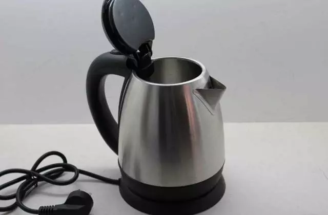 家裡有這種電水壺的,趕緊扔掉吧,現在知道還不晚!