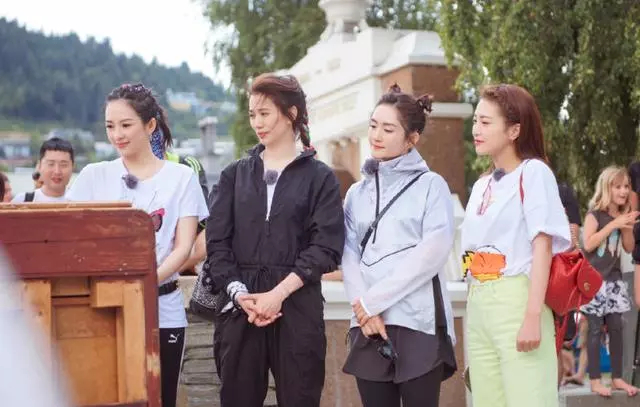 謝娜離開《妻旅》妻子團飆淚送別,章子怡對她的評價一針見血!