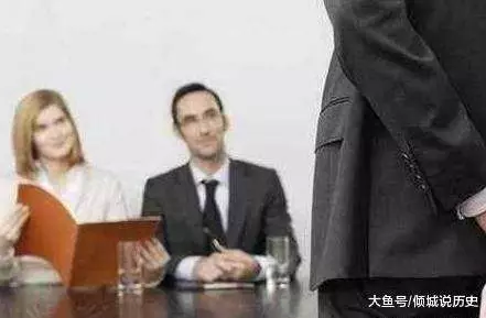 女面試官: 我來大姨媽,你能幫我接杯熱水嗎?男子「機智應答」竟被當場錄用