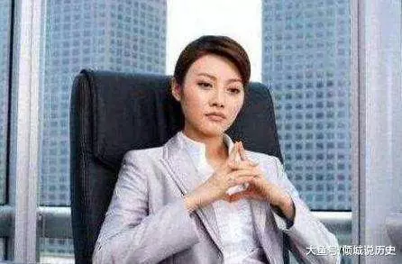 女面試官: 我來大姨媽,你能幫我接杯熱水嗎?男子「機智應答」竟被當場錄用