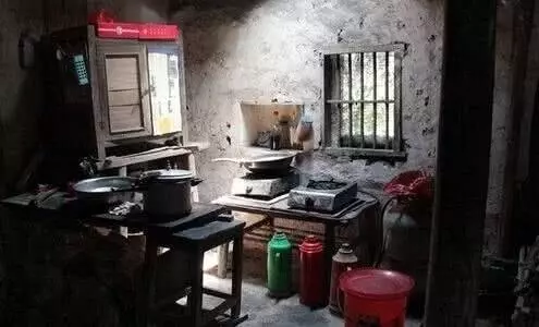 女兒贍養母親五年,臨終卻把遺產都給了兒子,女婿不服,回家傻了