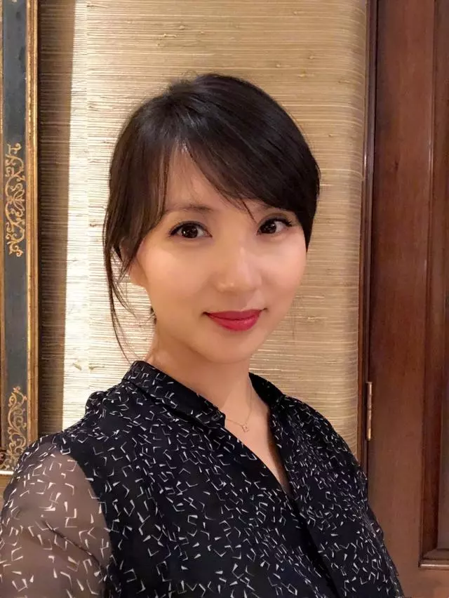 陳好終於現身,襯衣長褲扎馬尾氣質優雅太減齡,素顏哪像39歲!
