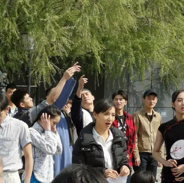 陳好終於現身,襯衣長褲扎馬尾氣質優雅太減齡,素顏哪像39歲!