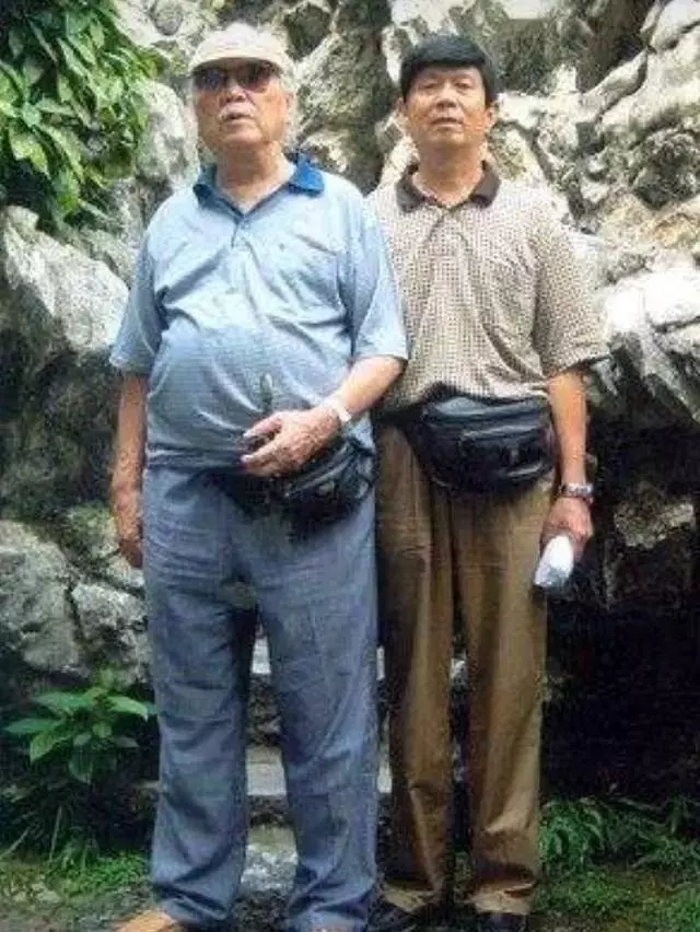 成龍回安徽老家探親,兩個哥哥家境貧寒,成龍的做法卻讓人意外!