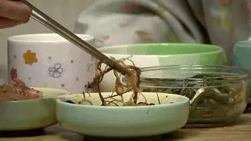 他們從15歲就在一起…「相愛75年」還像熱戀情侶 爺爺躺下那一刻感動全網:重新相信愛情了!