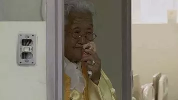 他們從15歲就在一起…「相愛75年」還像熱戀情侶 爺爺躺下那一刻感動全網:重新相信愛情了!