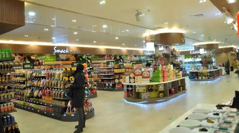 媽媽不給買「就把商品摔爛」!男童超市大哭抗議,霸氣媽媽「用10分鐘震憾全台灣」!