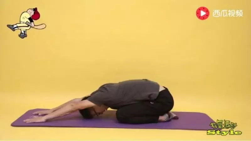 每天「堅持青蛙式」50次,20天瘦全身,比跑步有效,堪稱是「減肥專家」!