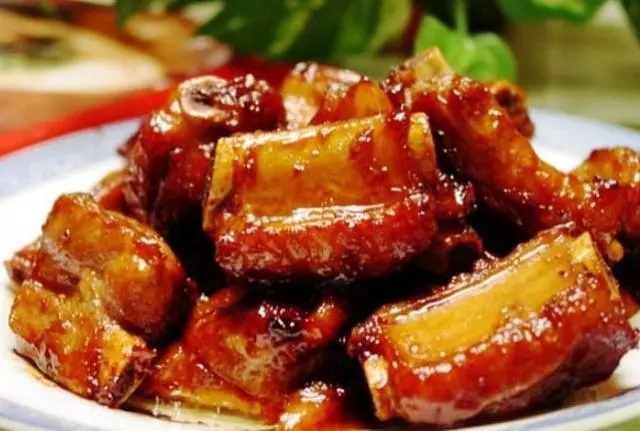 做紅燒排骨,學會這招,肉質香嫩超下飯,包你怎麼吃都不夠