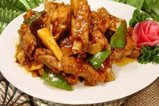 做紅燒排骨,學會這招,肉質香嫩超下飯,包你怎麼吃都不夠