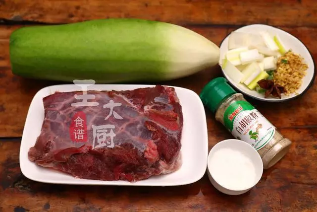 家常牛肉燉蘿卜,牛肉酥爛,蘿卜入口即化,湯鮮味美的下飯菜