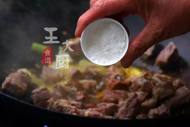 家常牛肉燉蘿卜,牛肉酥爛,蘿卜入口即化,湯鮮味美的下飯菜