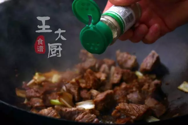 家常牛肉燉蘿卜,牛肉酥爛,蘿卜入口即化,湯鮮味美的下飯菜