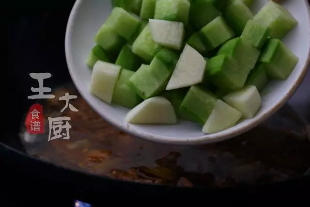 家常牛肉燉蘿卜,牛肉酥爛,蘿卜入口即化,湯鮮味美的下飯菜