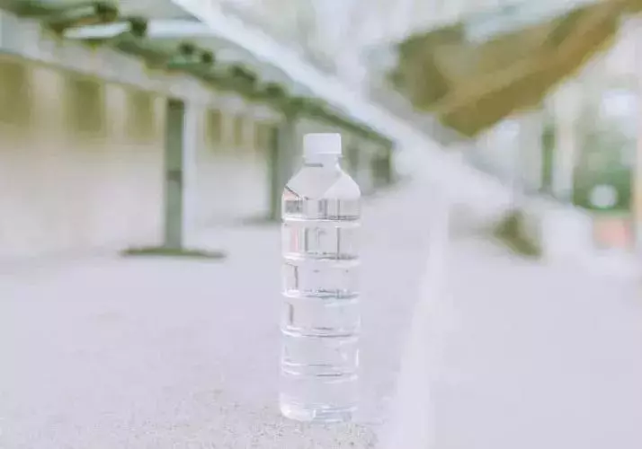 除了生死,一切都是過眼雲煙,唯一能把握住的就是身邊的幸福。