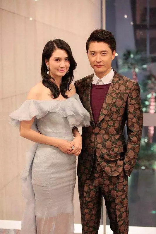 張丹峰方連發多條聲明順便秀恩愛:名下無車無房,所有錢交給老婆!