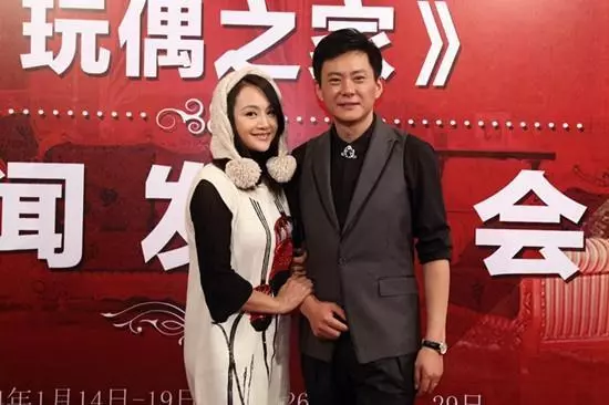 他成功娶回央視主持人,奮鬥31年仍不如妻子,今兒子帥氣夫妻恩愛