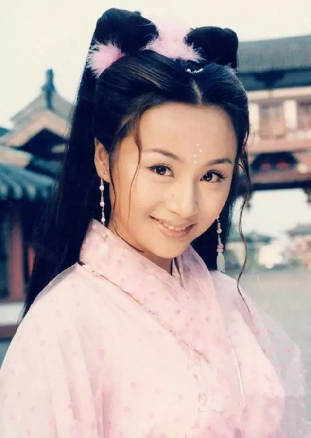 他成功娶回央視主持人,奮鬥31年仍不如妻子,今兒子帥氣夫妻恩愛