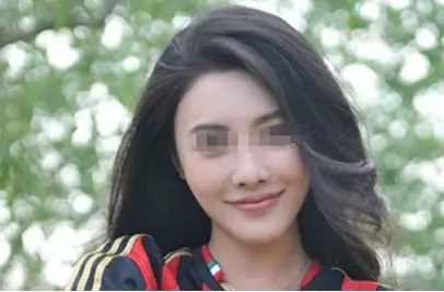 小姑子結婚,嫂子送別墅,她炫富帶婆家人前去開眼,推開門,蒙了