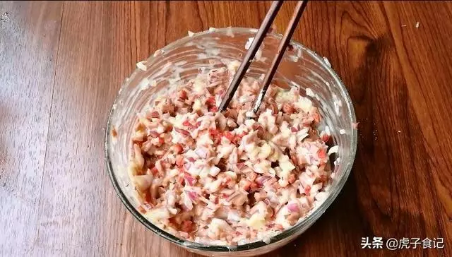 我家洋蔥從不炒著吃,加2個雞蛋,咬一口滿嘴香,好吃停不下來