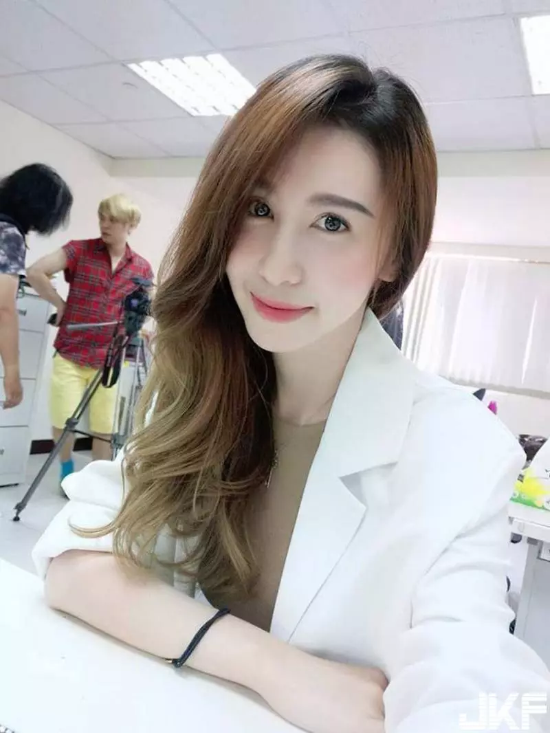 超讚!網瘋傳「正妹護士」迷人的超高顏值讓人想排隊掛號了…