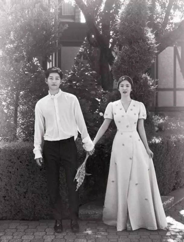 宋仲基憔悴現身好友婚禮,未戴婚戒臉頰凹陷男神顏值不再~