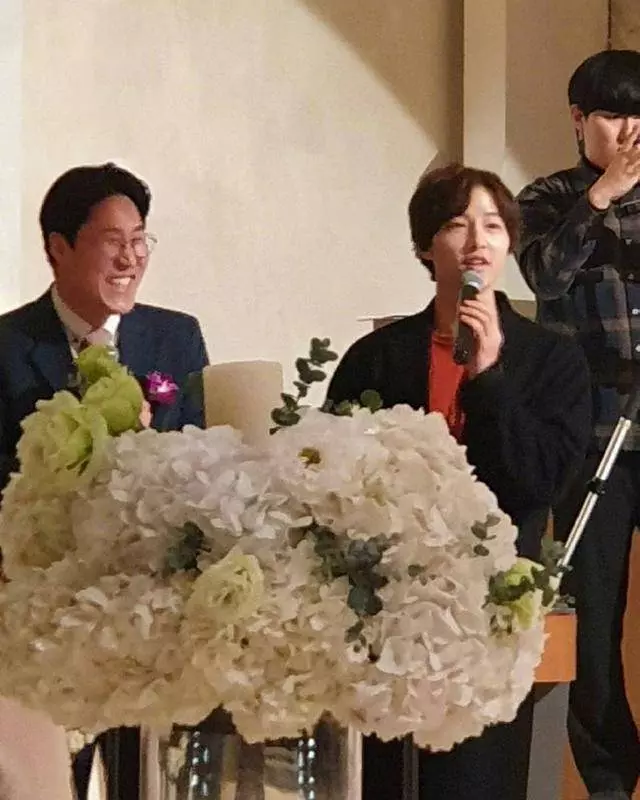 宋仲基憔悴現身好友婚禮,未戴婚戒臉頰凹陷男神顏值不再~