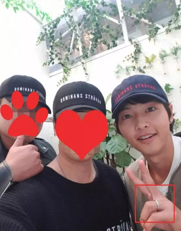宋仲基憔悴現身好友婚禮,未戴婚戒臉頰凹陷男神顏值不再~
